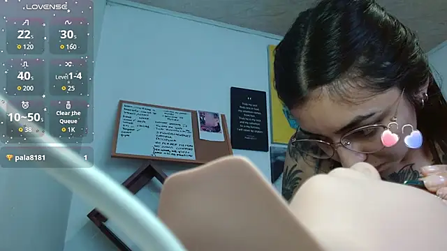 ZoeBakers_ live cam on StripChat
