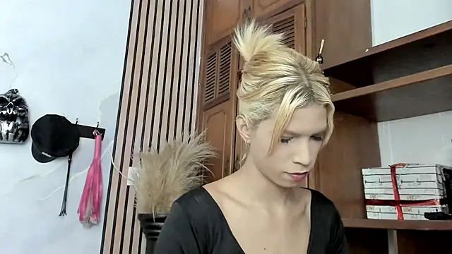 Model: AlisonMarsshal
