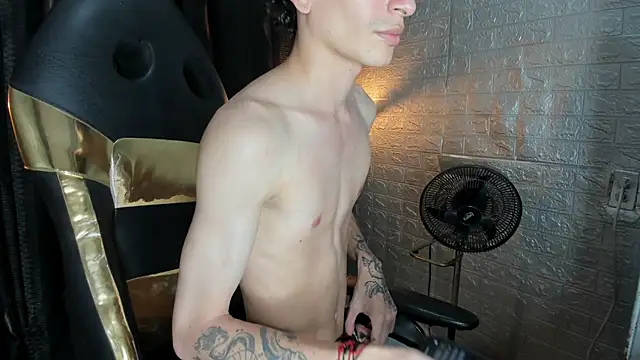 DAMIAN_22 on Stripchat