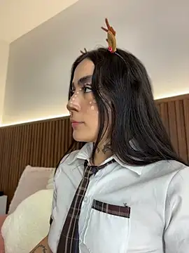 elodie_walker live cam on StripChat