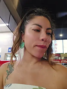 karen_san_miguel (G young) - Flash tits in public + spit tits 😈