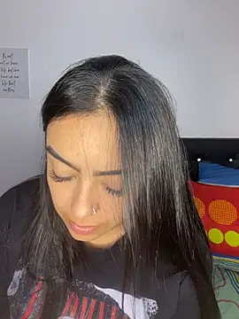 nina_glow