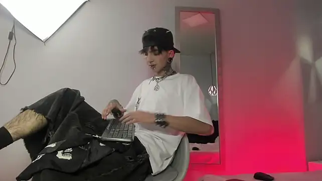 axel_nocturne (M twink) - Look at my dick!