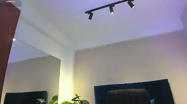 Miia_laurent_ live cam on StripChat