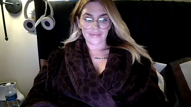 Bustyjessicalouu
