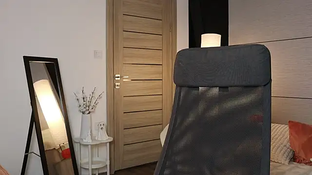 Laraaa_Loom ao vivo na webcam