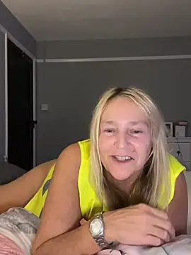 Blondnboujee53