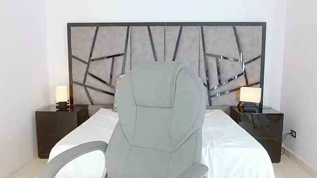 sophia_hadid (F milf) - squirt💧💧cum