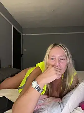 Blondnboujee53