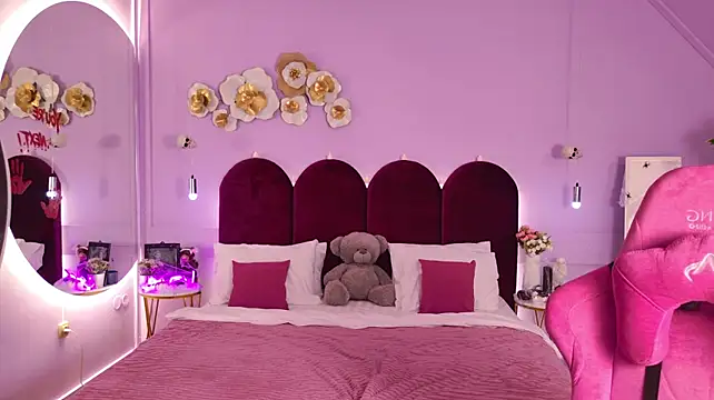 CharlotteAtwoood live sex cam