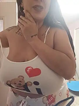 Busty-BrielleXX webcam