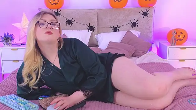 Jules_night live cam