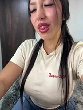 MiaJones21