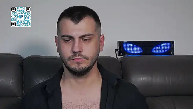 CrazyDom1 live cam preview