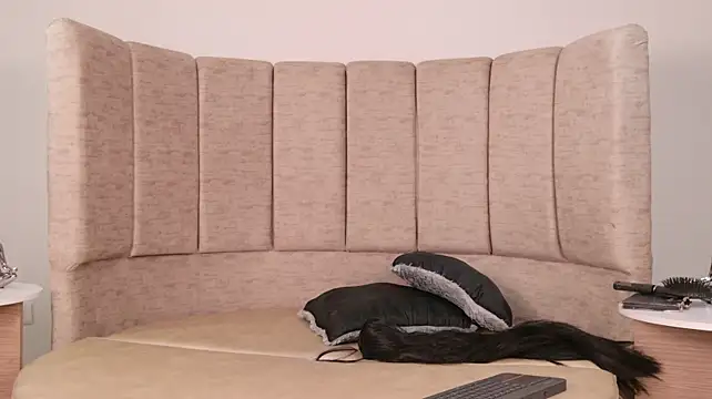 regina_kush (M twink) - Spit my balls and cock
