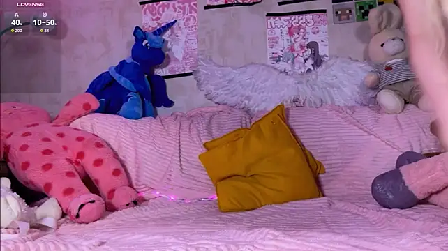 fluttershyyy live cam preview