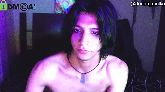 dorian_molko (M twink) - full naked stroking over bed x5min