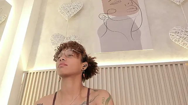 daiana_curly