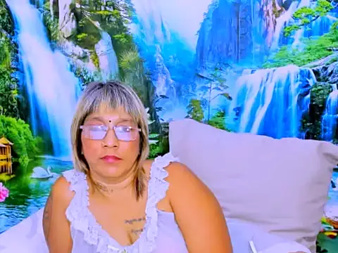 indianroxy live cam preview