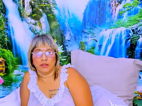 indianroxy webcam