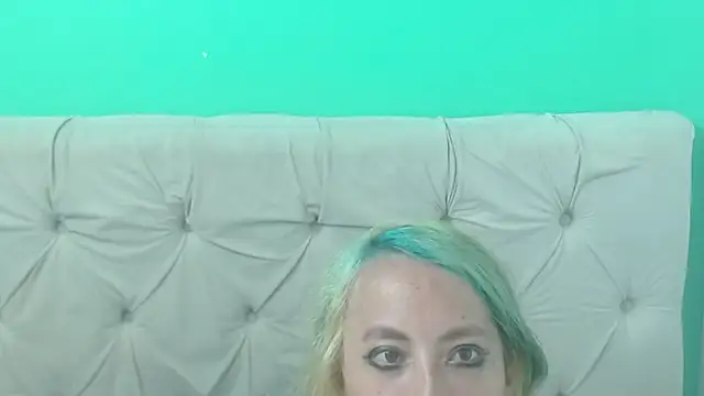 amoremerchmar (F young) - make me smile