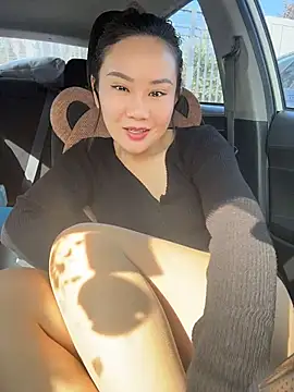Yioyio-666 live cam