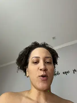 romena_ Live Webcam on Stripchat