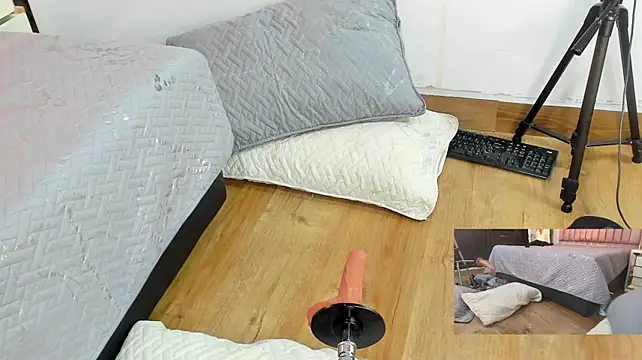 sofiibuitrago (F teen) - 1 min control my toy 🕹🍑
