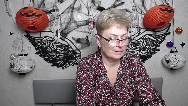 emiliagree (F mature) - bring out my naughty side