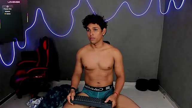 LiamVibes212 on Stripchat