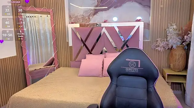 AUROORA_TAY