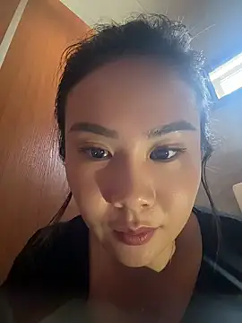Yioyio-666 live cam