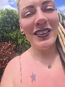 PinkTheHawk live cam