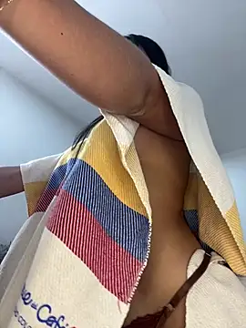 MiaJones21