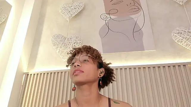 daiana_curly