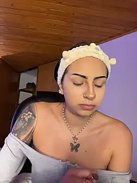 Hilary_pinkk
