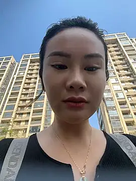 Yioyio-666 live cam on StripChat