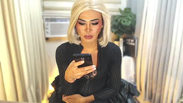 winnie_harllow (T young) - YOU DESERVE THIS QUEEN WINNIE I ADORE U