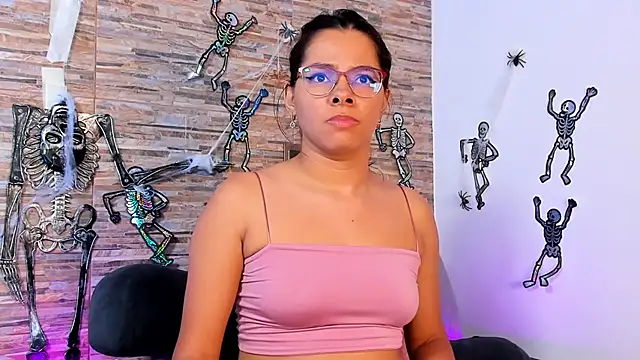 nath_redrex (F young) - show boobs + nipple play