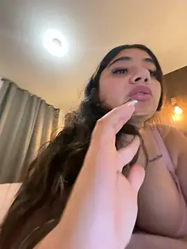 Monica17 live cam