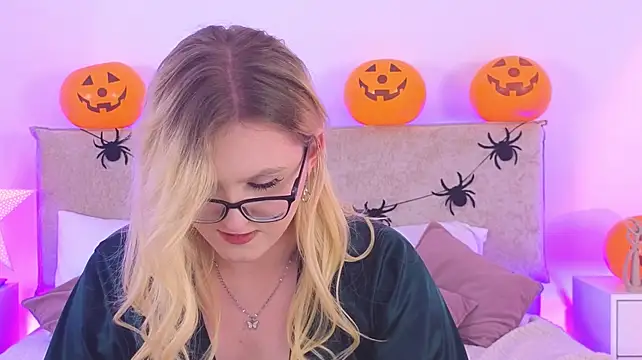 Jules_night live cam