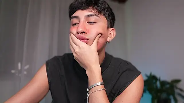 sweettaaron01 webcam
