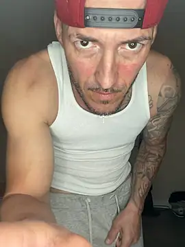 lueville6 (Ask my age) - Shirt off