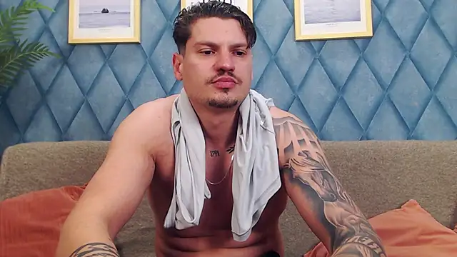 marioalessio live cam on StripChat