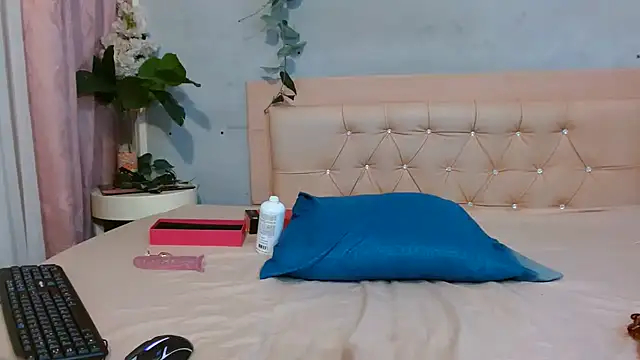 Halle_Bailey_ live cam on StripChat