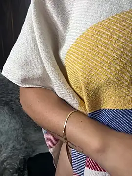 MiaJones21 live cam