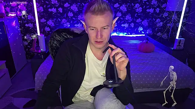 Vuitton live cam on StripChat