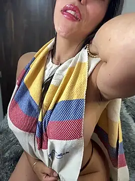 MiaJones21