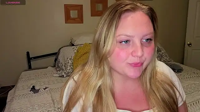 phatassblonde (F young) - play with pussy in public