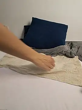 alicesoul (F milf) - FINGER IN DOGGY